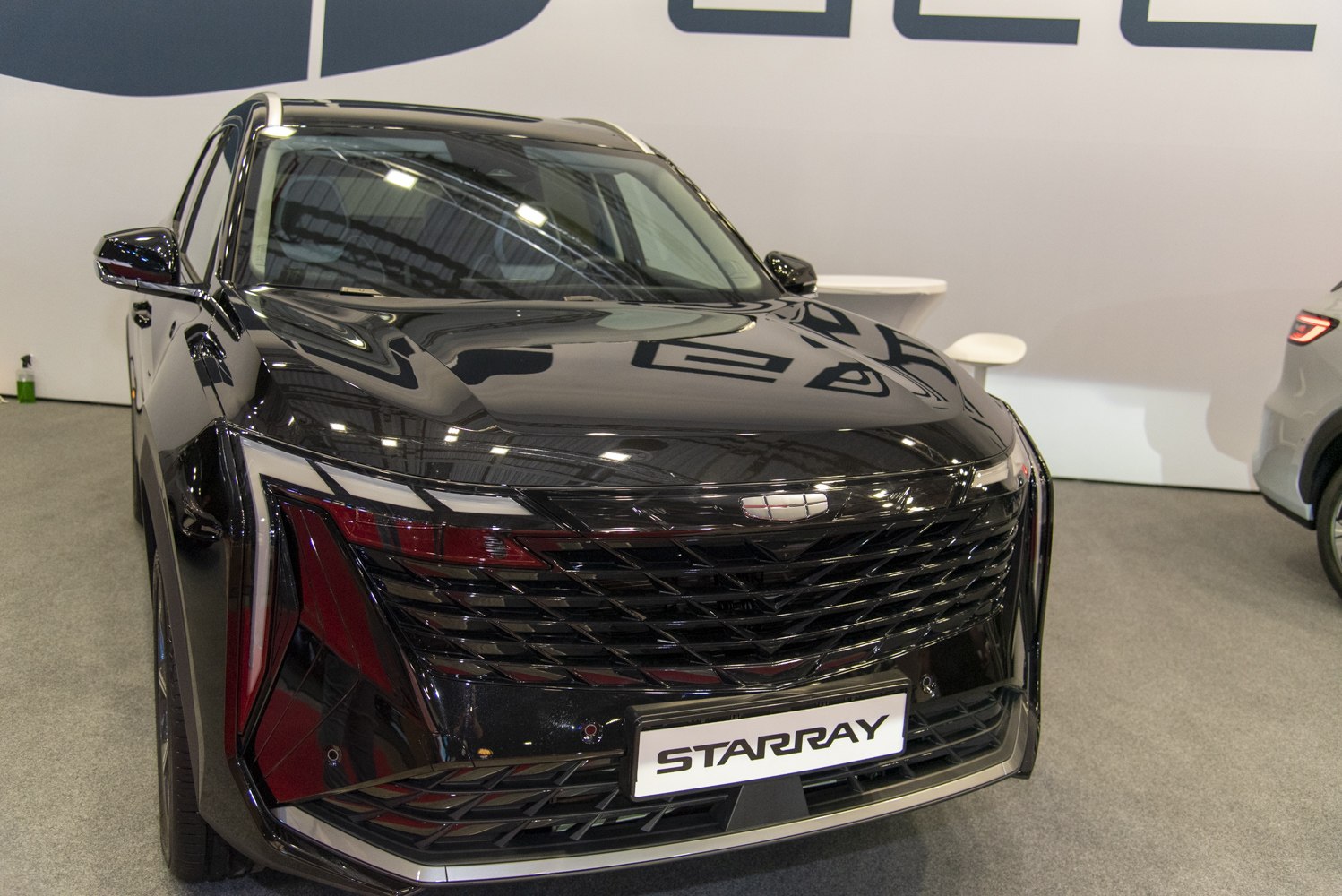 Front view with distinctive grille and LED headlights