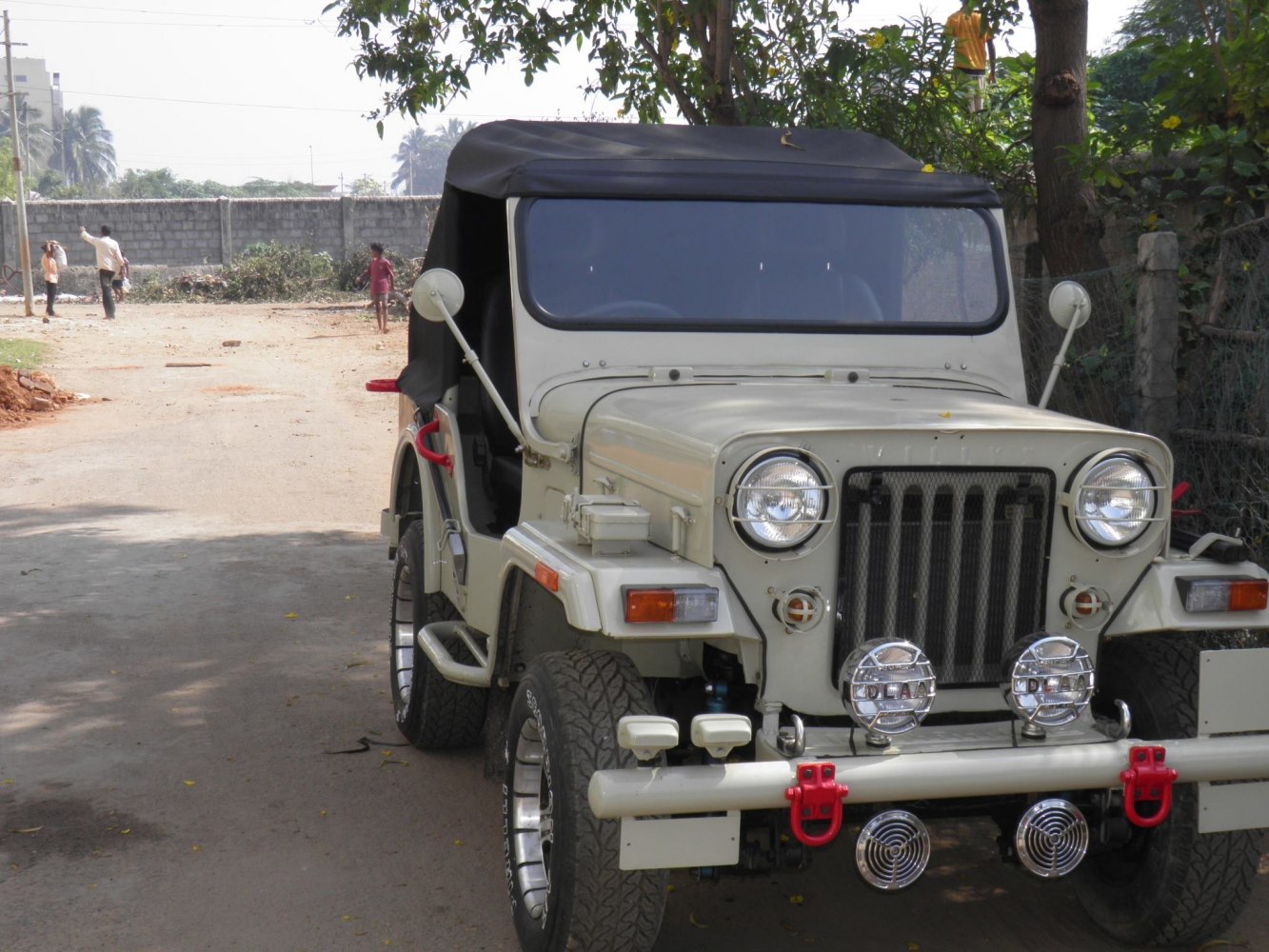Classic off-road vehicle front with round headlights and fog lights