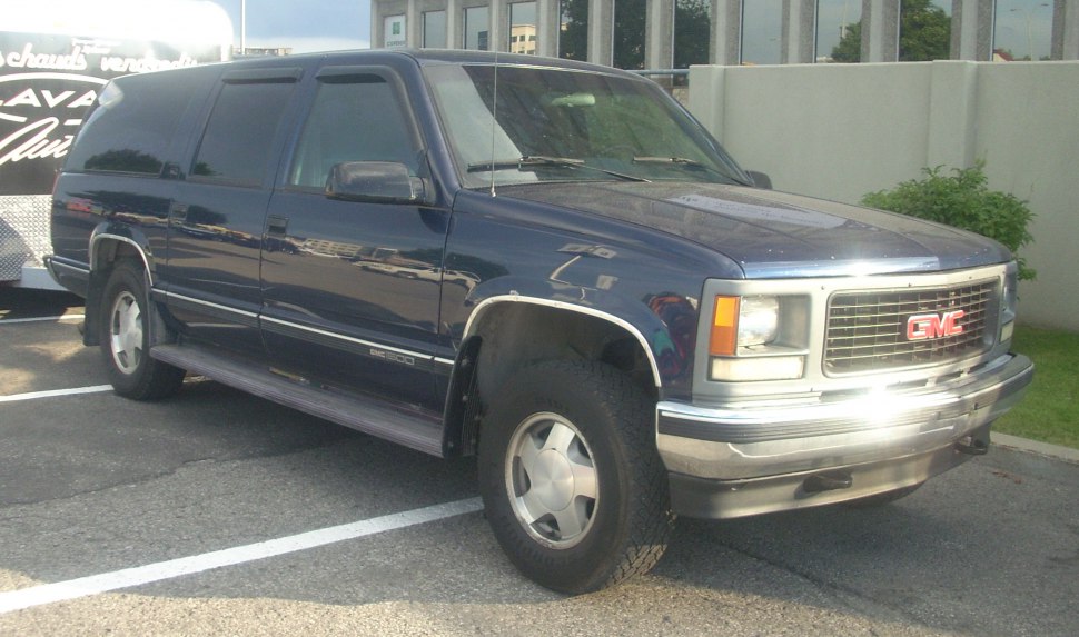 Large SUV front side with squared headlights and chrome grille