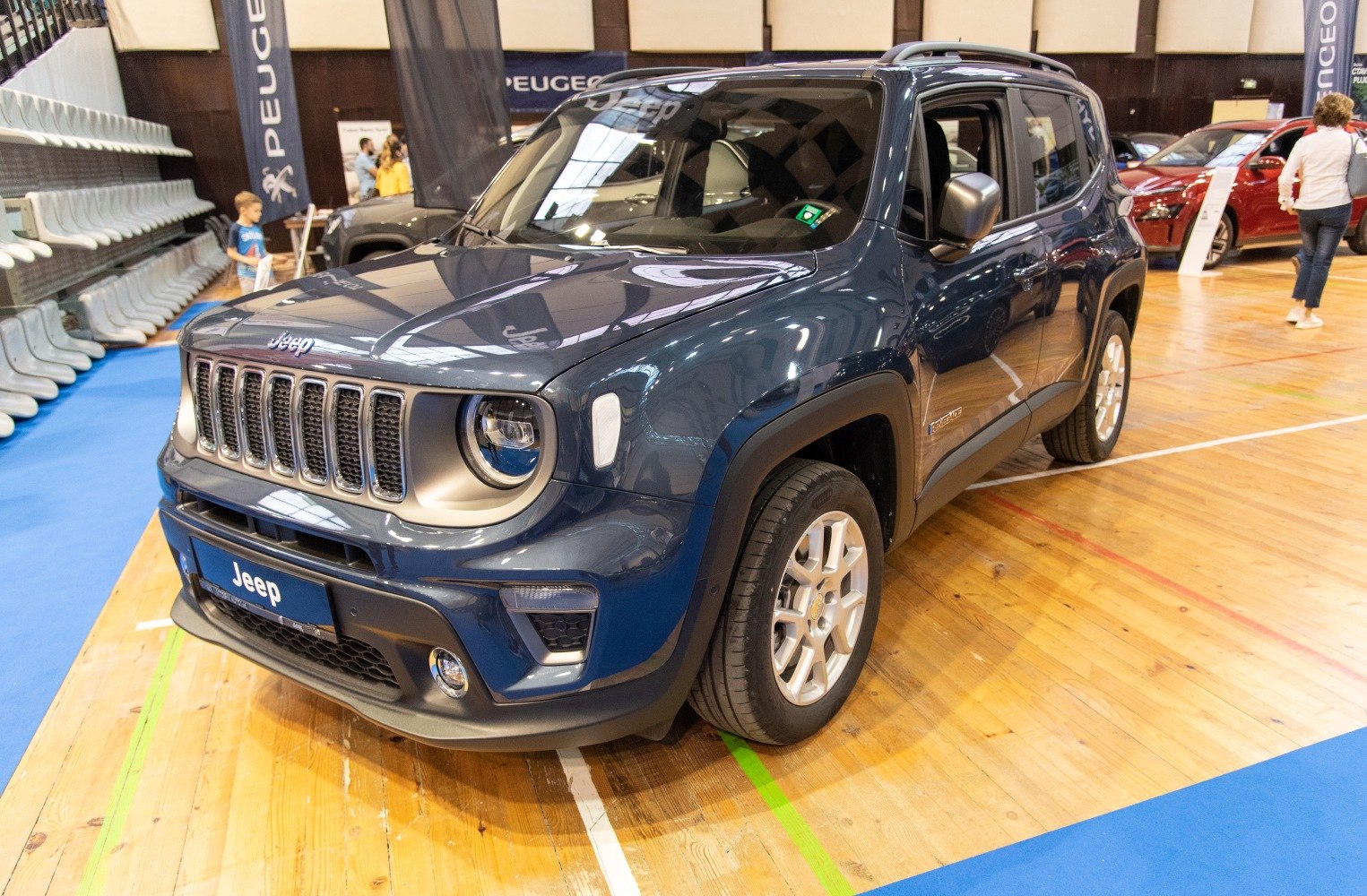 Front view with iconic grille and round LED headlights