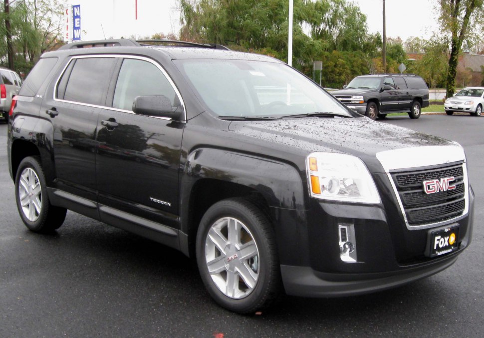 Black SUV front side view with alloy wheels and distinct grille