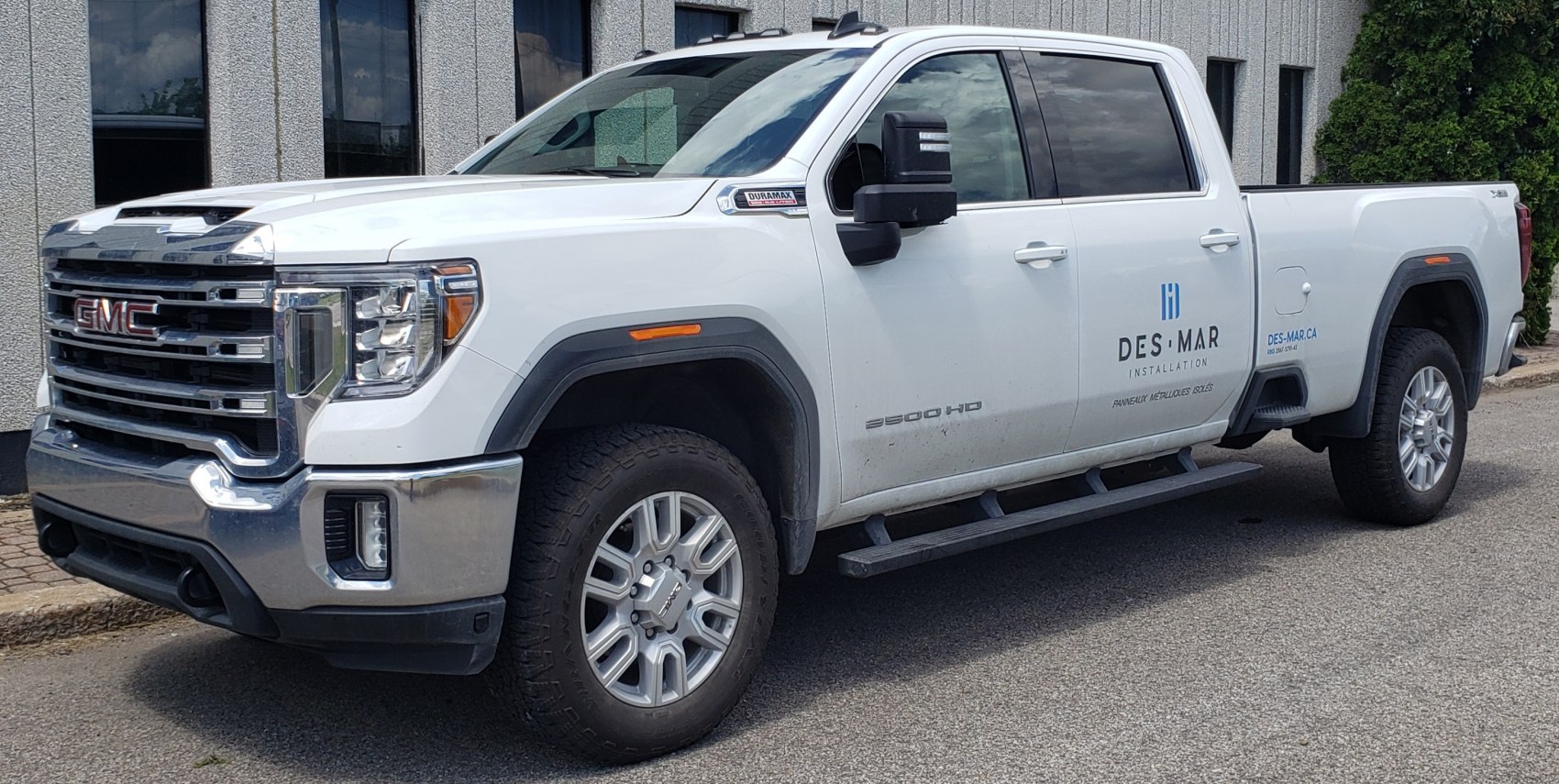 Heavy-duty pickup truck with crew cab and long bed