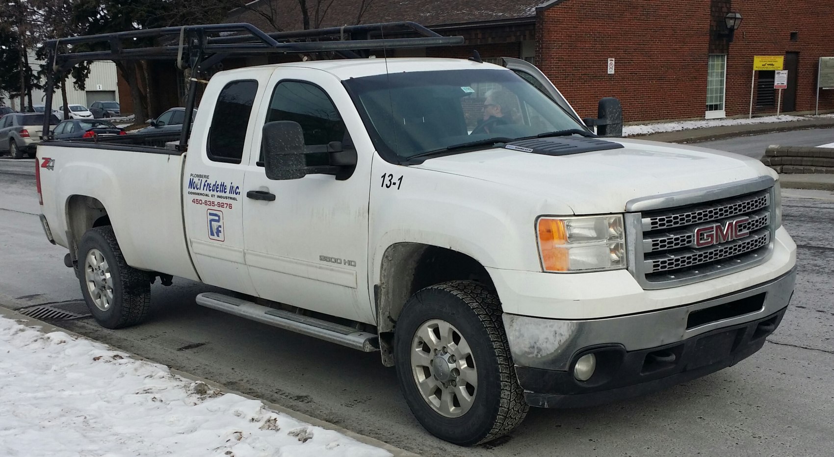 Heavy-duty pickup with extended cab and long cargo bed