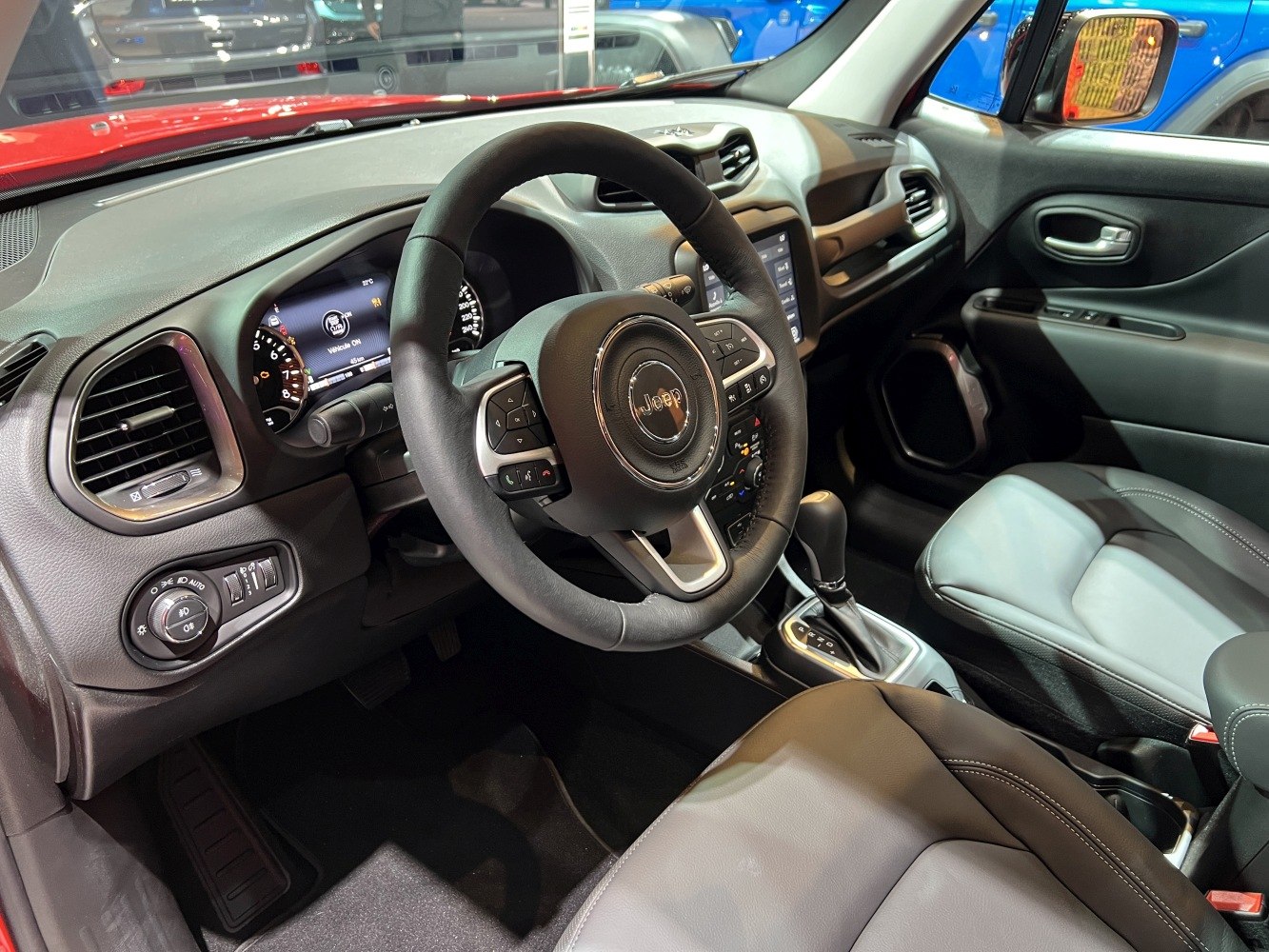 Steering wheel, instrument cluster, touchscreen dashboard, gear shifter