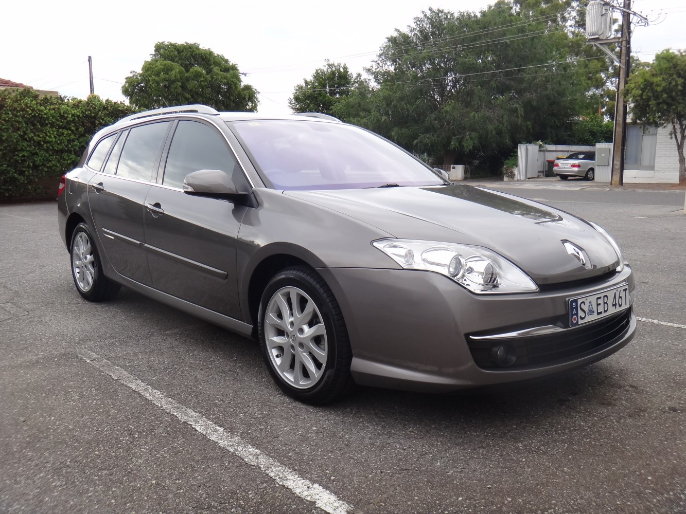 Front and side profile of a station wagon with clear headlamps and alloy wheels