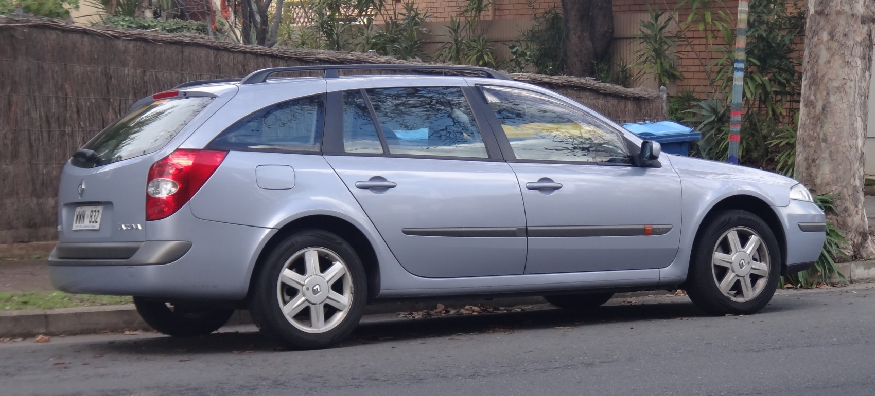 Station wagon side profile with roof rails and alloy wheels