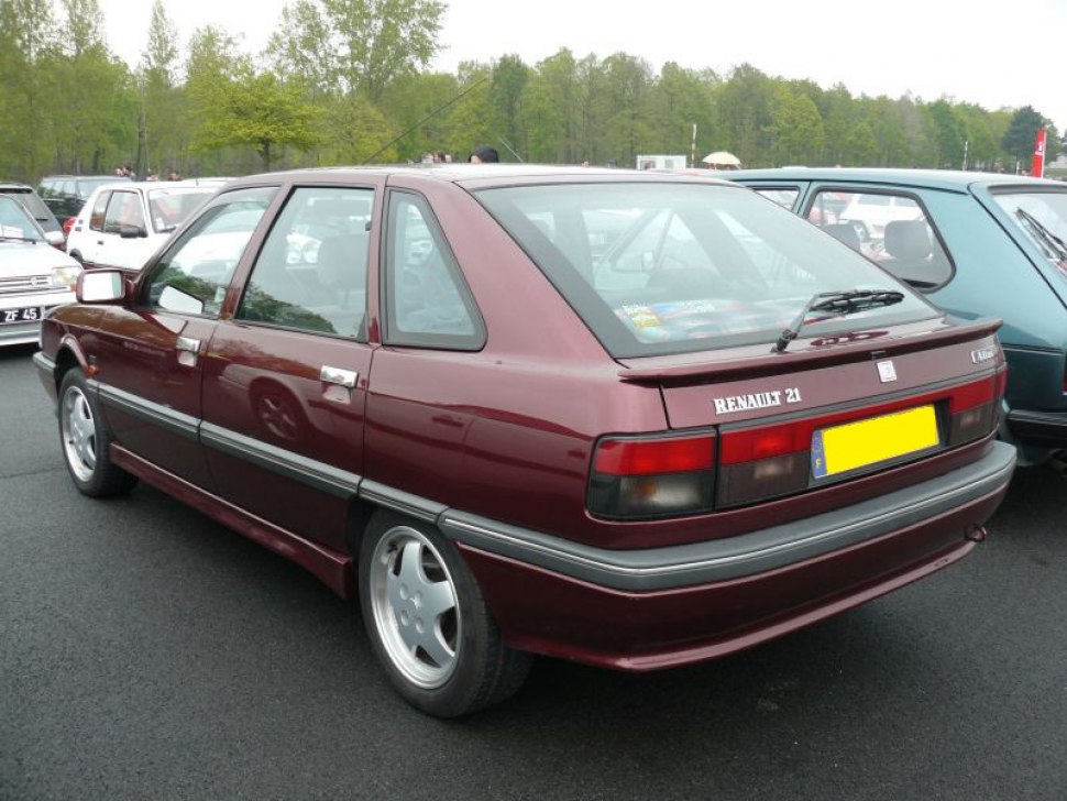 Rear view of 1986 hatchback with distinctive taillights and rear wiper.