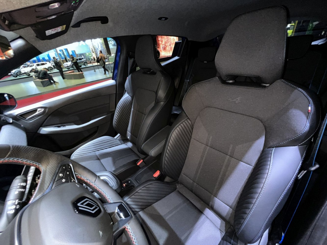 Modern sporty front seats with racing style and ergonomic design.