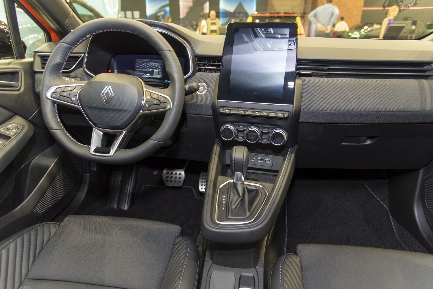 Digital instrument cluster and central touchscreen with steering wheel controls