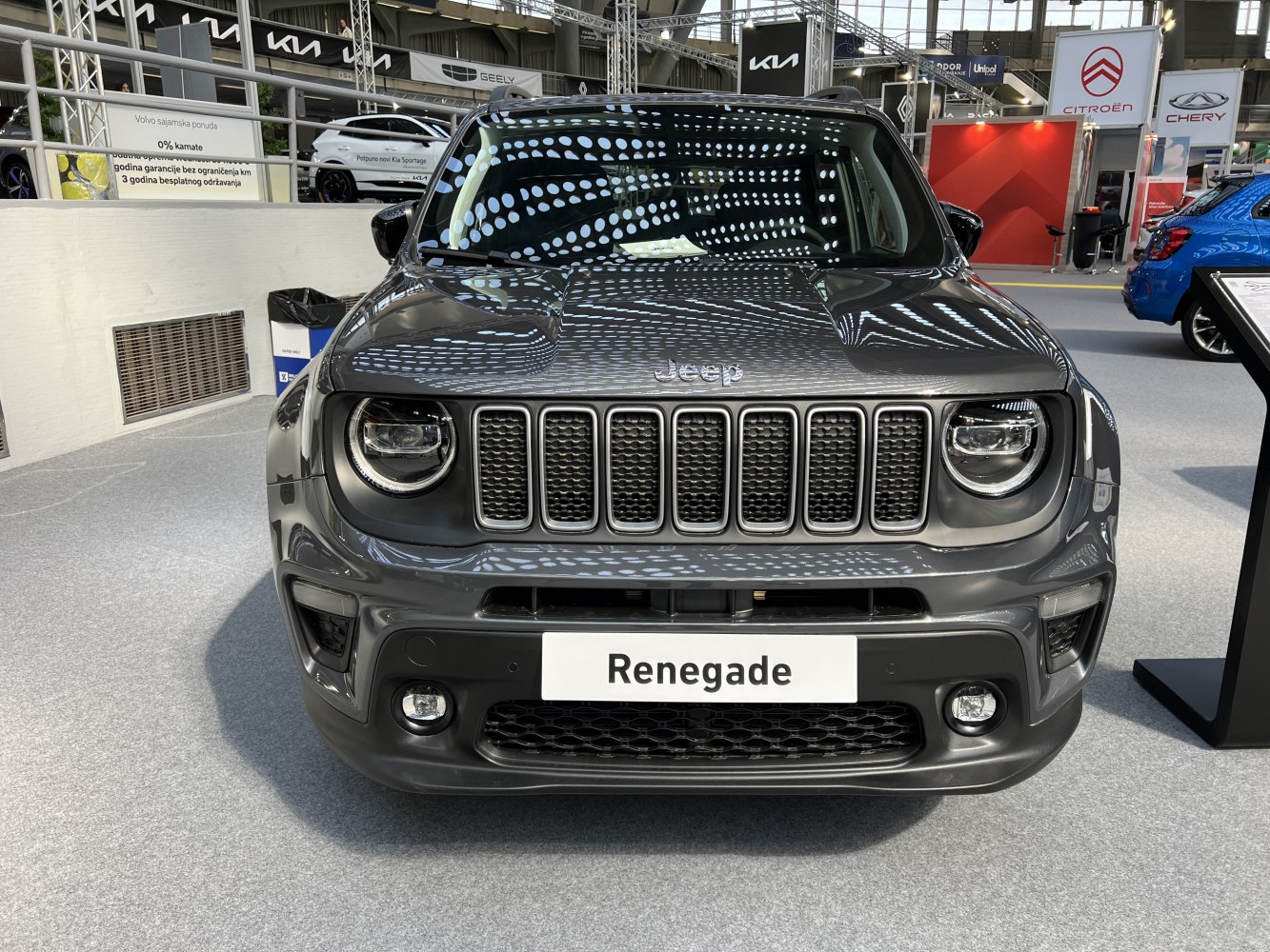 Front grille with seven slots and round LED headlights