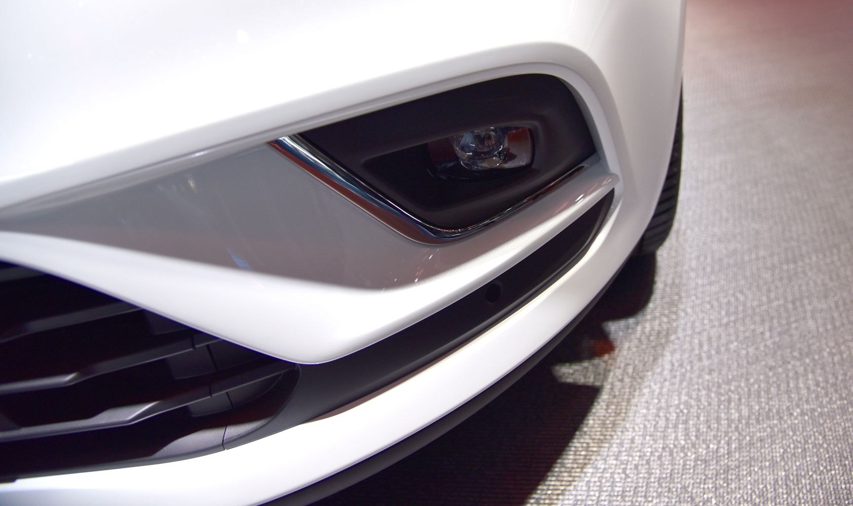 Front fog light and grille of a modern car
