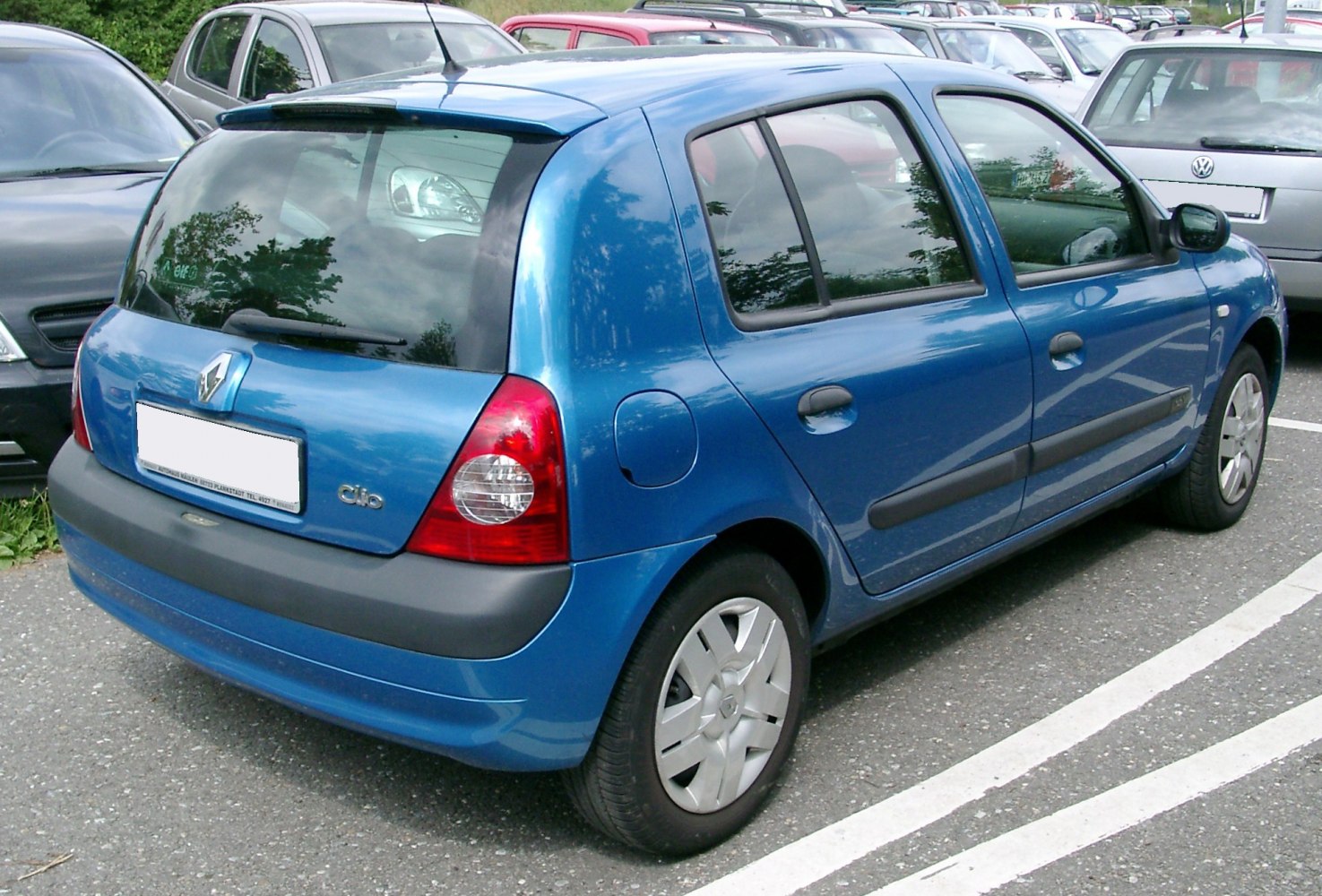 Blue 5-door compact hatchback rear side with taillight and alloy wheels