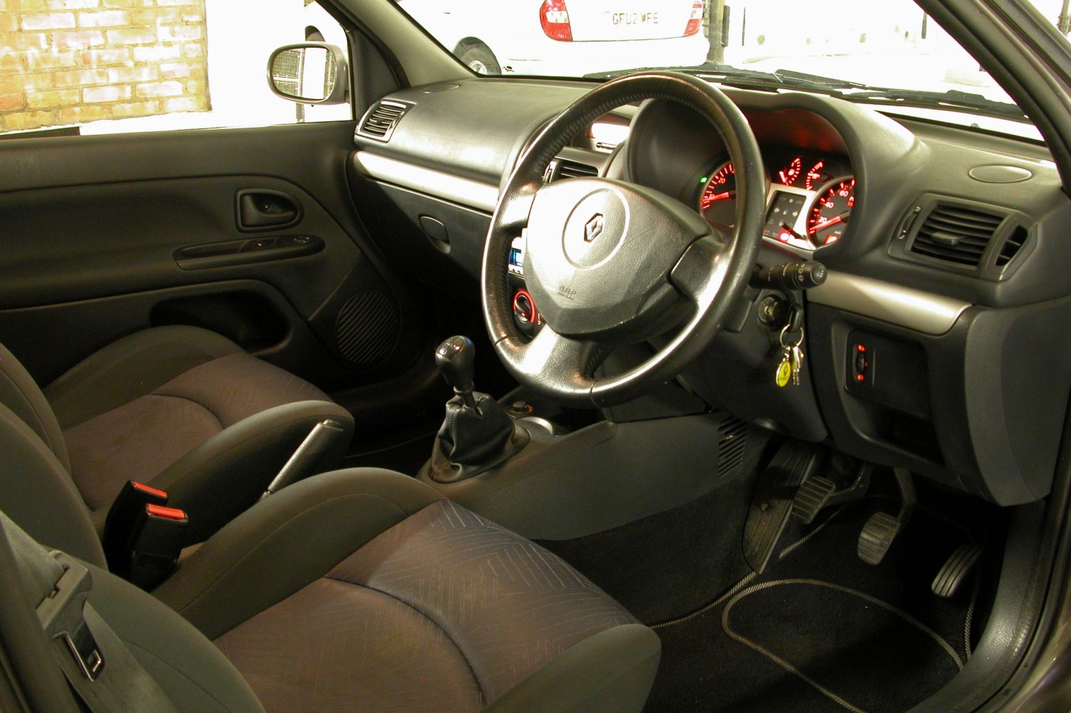 Dashboard, steering wheel, manual gear shift interior view