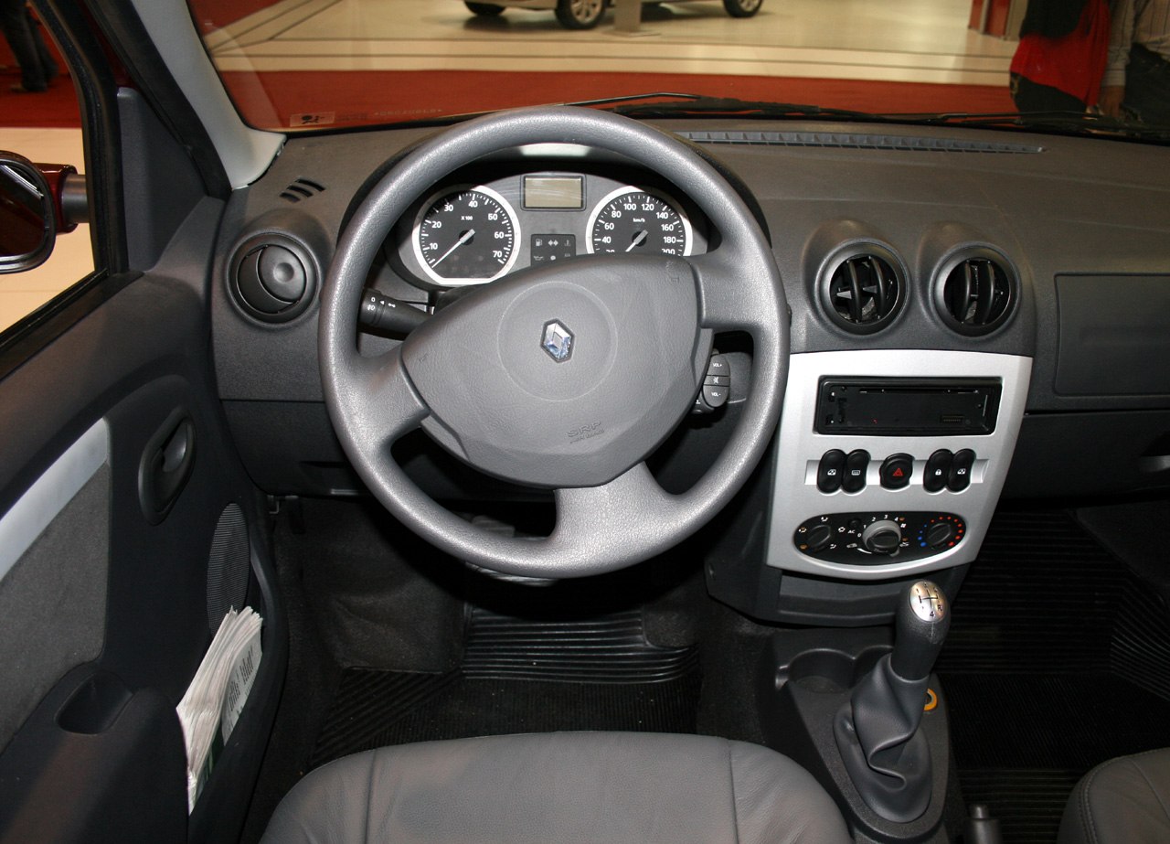 Dashboard layout with steering wheel and manual gear shift