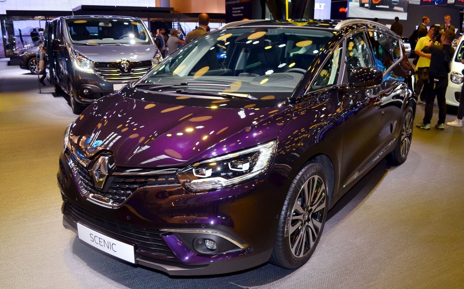 Front view with LED headlights and alloy wheels