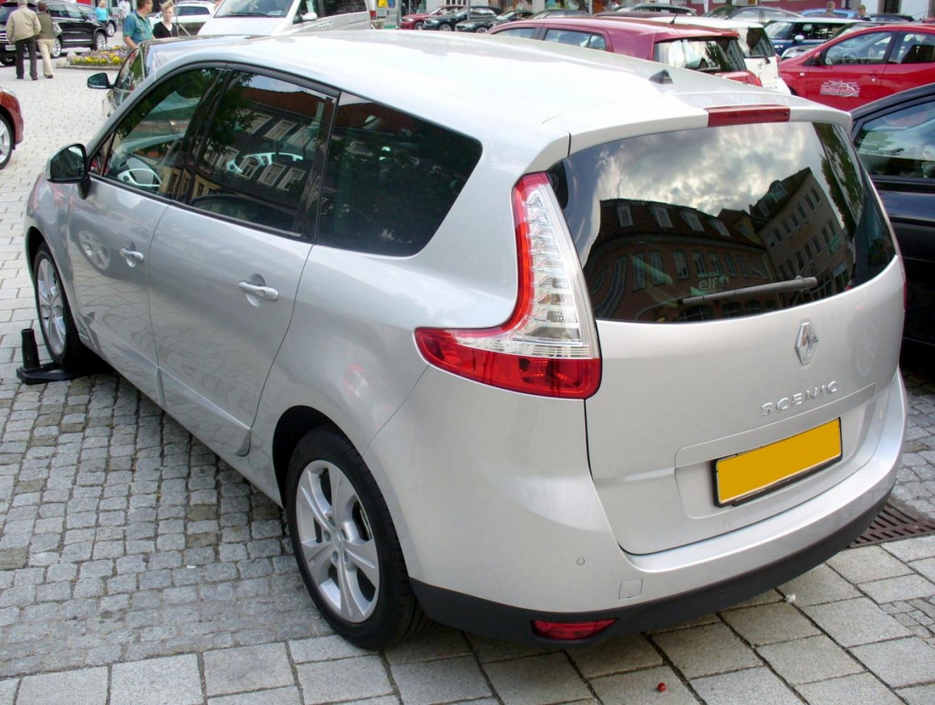 Rear view of a compact MPV with distinctive taillight design