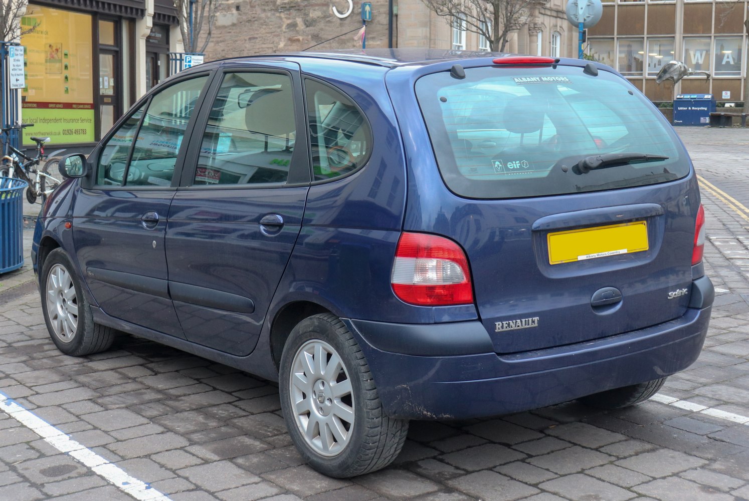 Rear view of compact MPV with distinct taillights and rear window