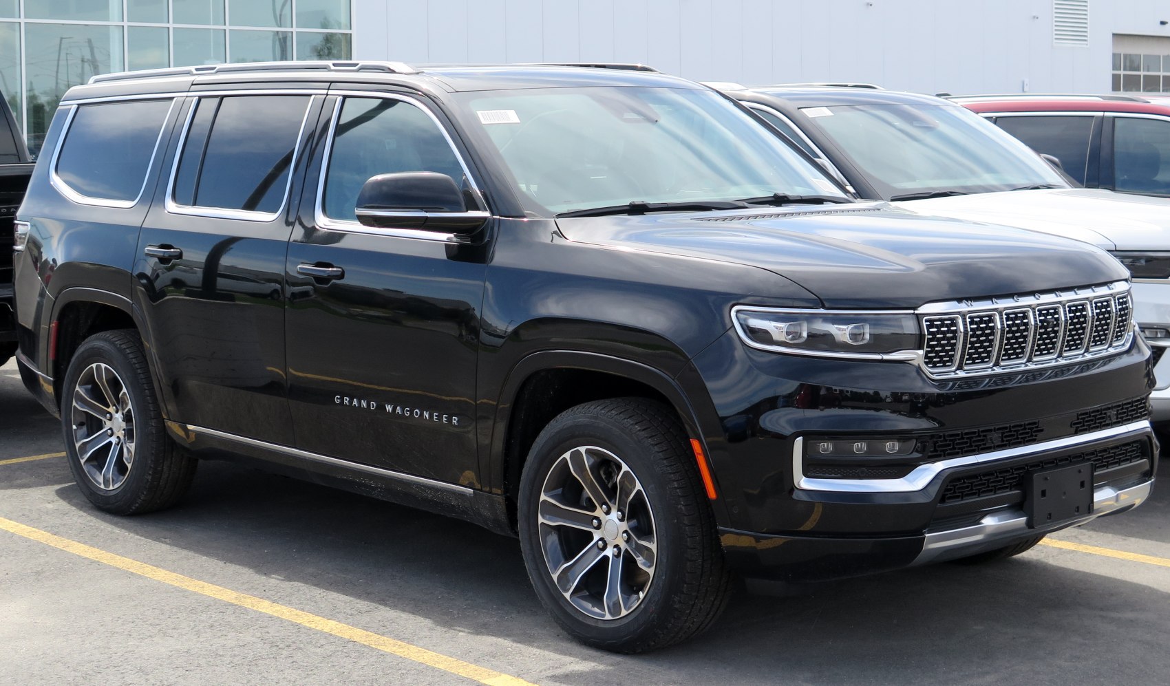 Luxury SUV front grille and side profile with alloy wheels