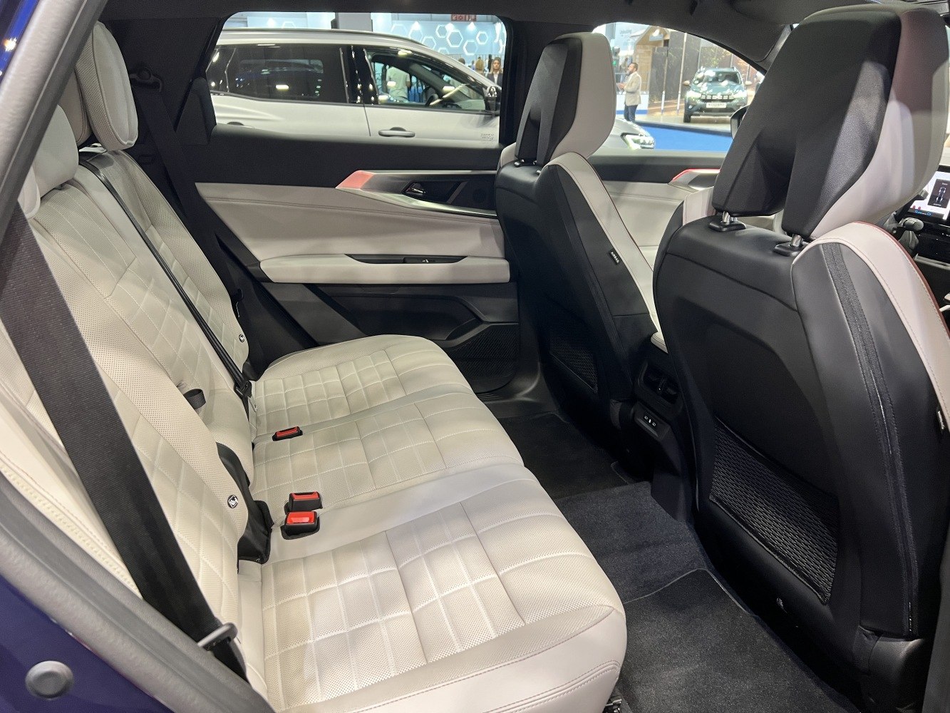 Luxury two-tone rear seating with ergonomic design