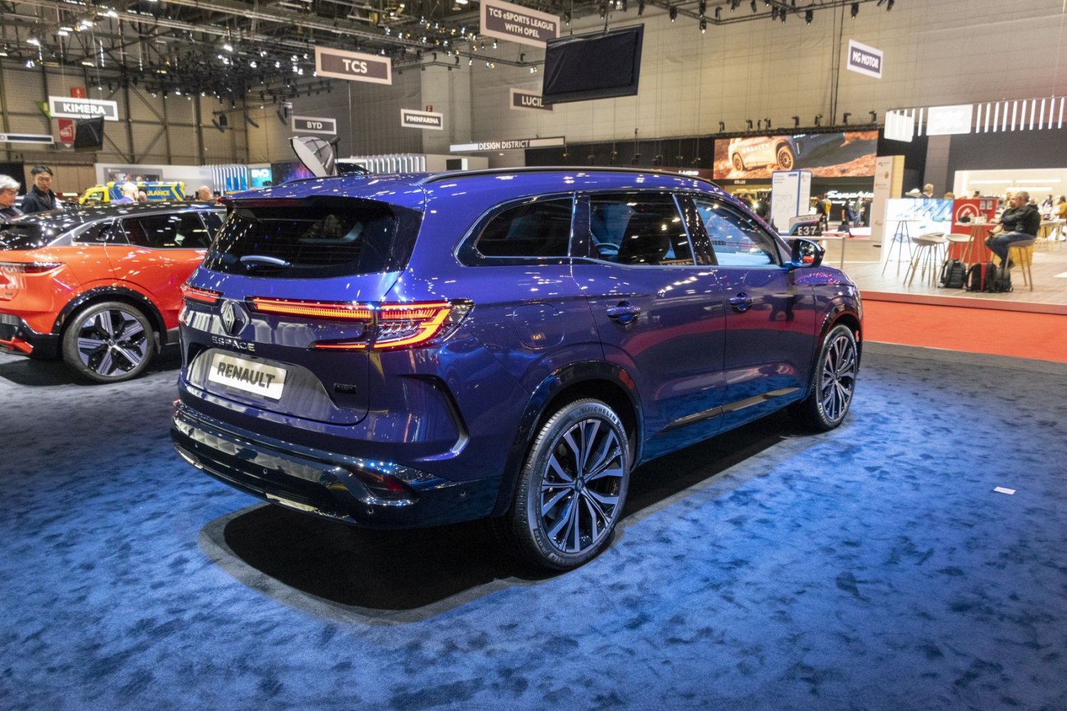 Rear and side view with LED taillights and stylish wheels