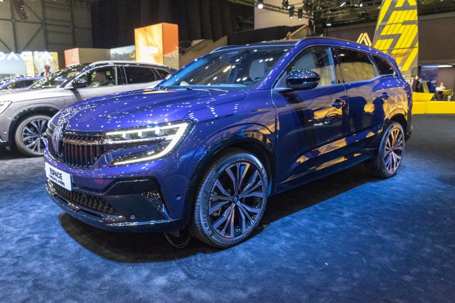 Front three-quarter view, LED headlights, alloy wheels, blue SUV