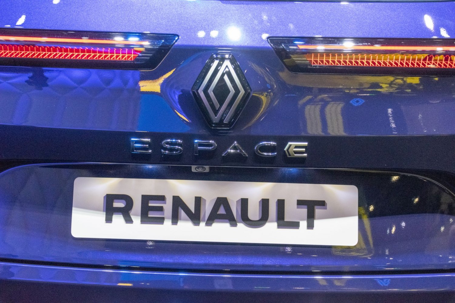 Close-up of rear logo, model lettering, and tail lights
