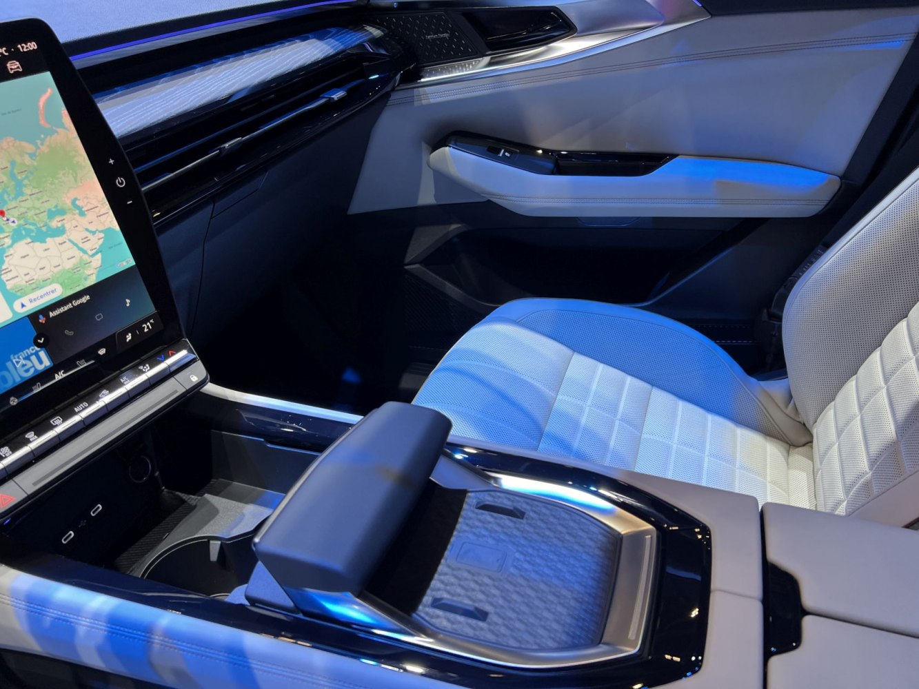 Modern touchscreen dashboard and luxurious quilted leather front seat