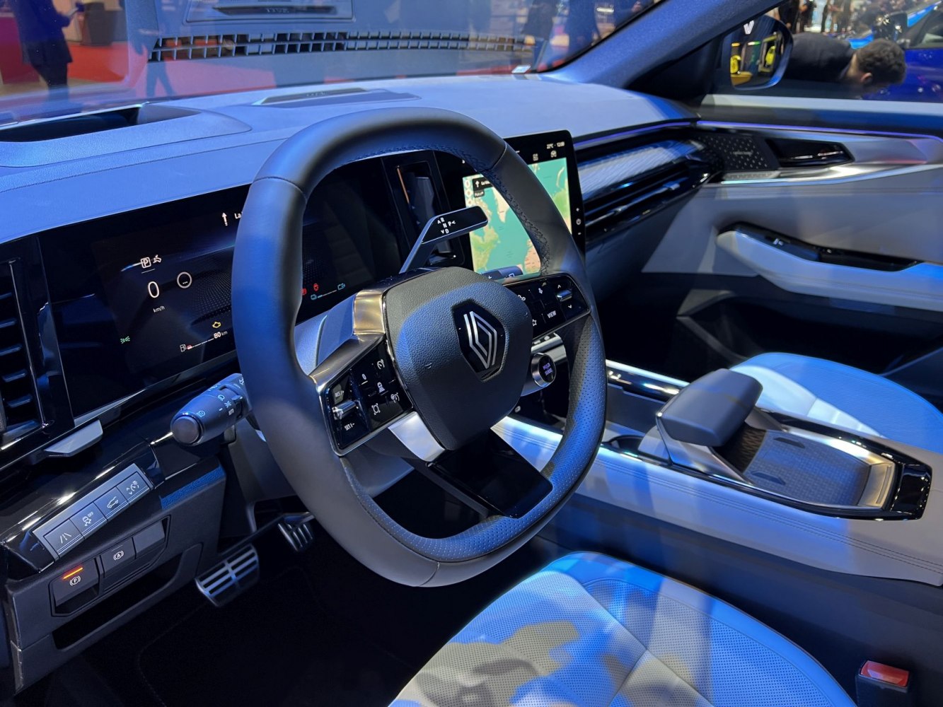 Digital dashboard and multifunction steering wheel with touchscreen center console