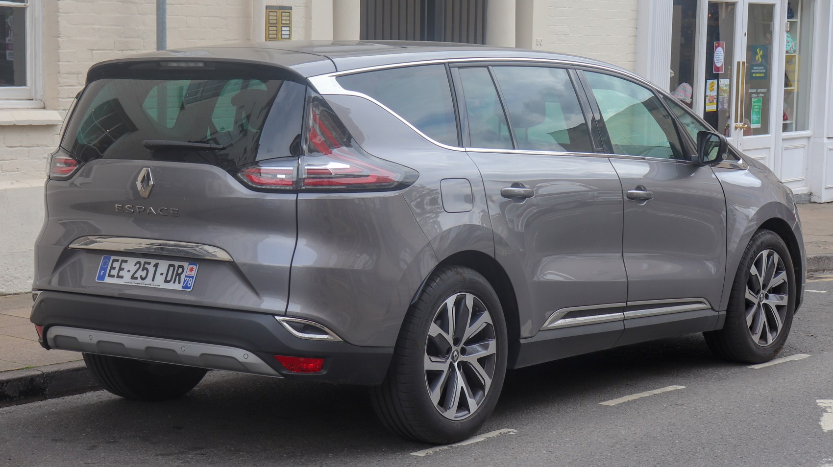Rear design with distinctive taillights and alloy wheels