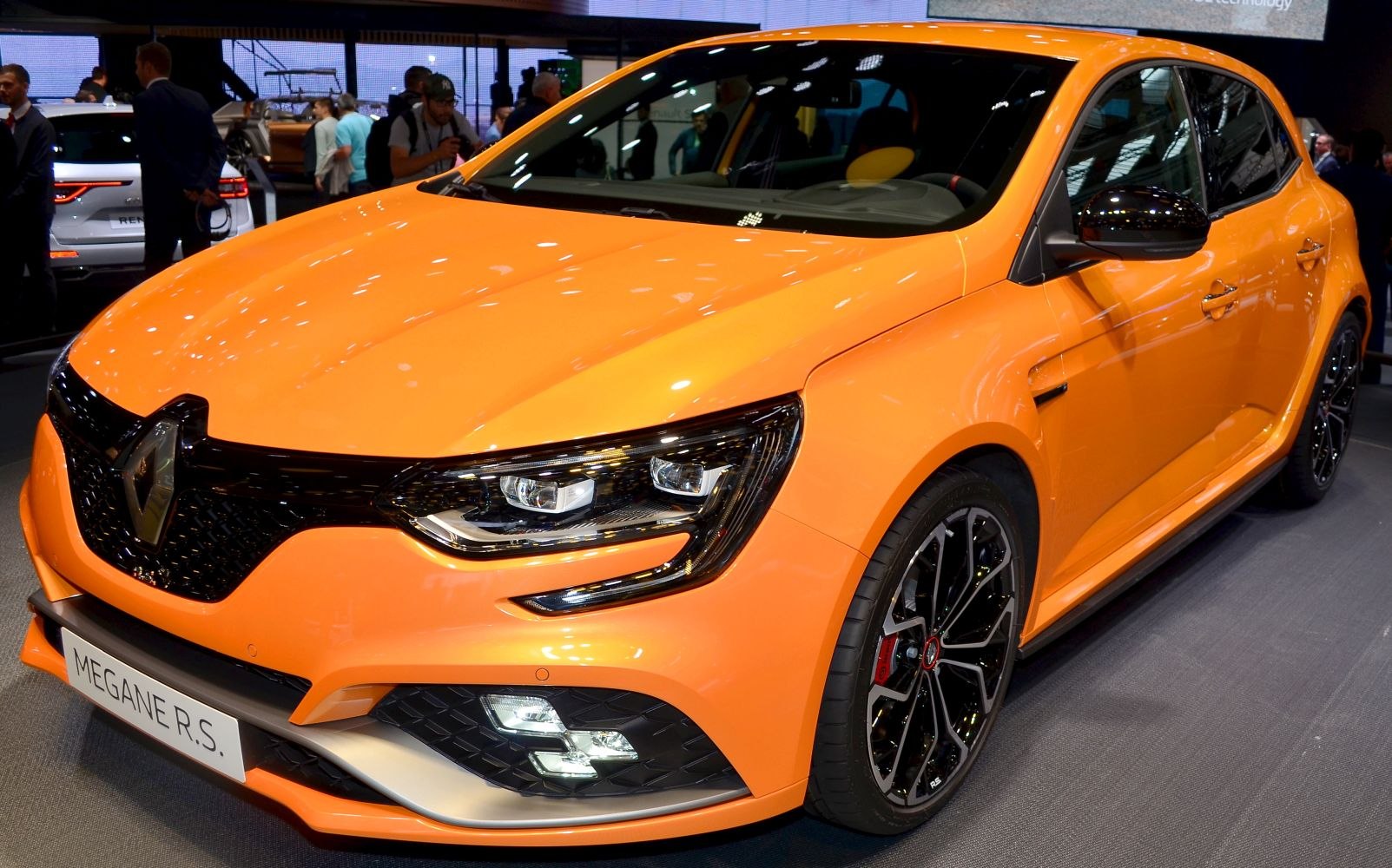 Front view with LED headlights and black alloy wheels