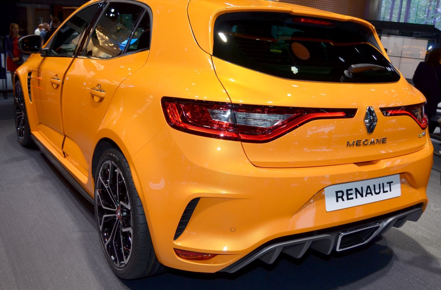 Rear hatch and taillight view with sporty diffuser and black alloy wheels