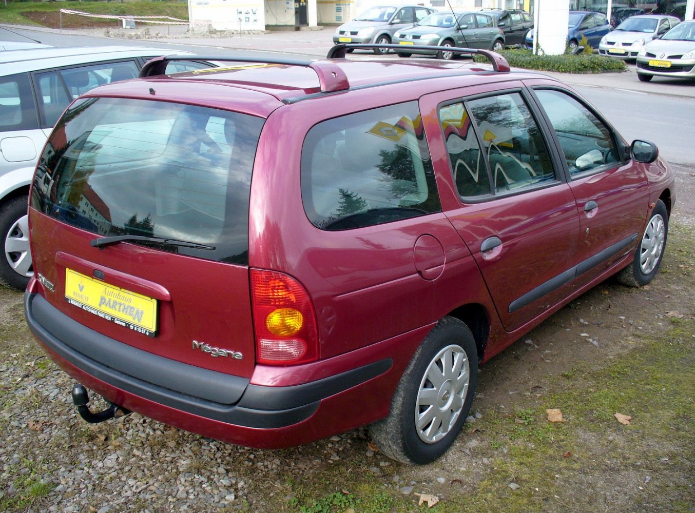 Rear view and roof rails of a 1999 estate car with tow hitch
