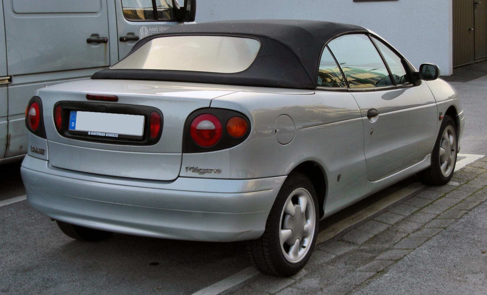 Rear view with black soft convertible roof and rounded tail lights