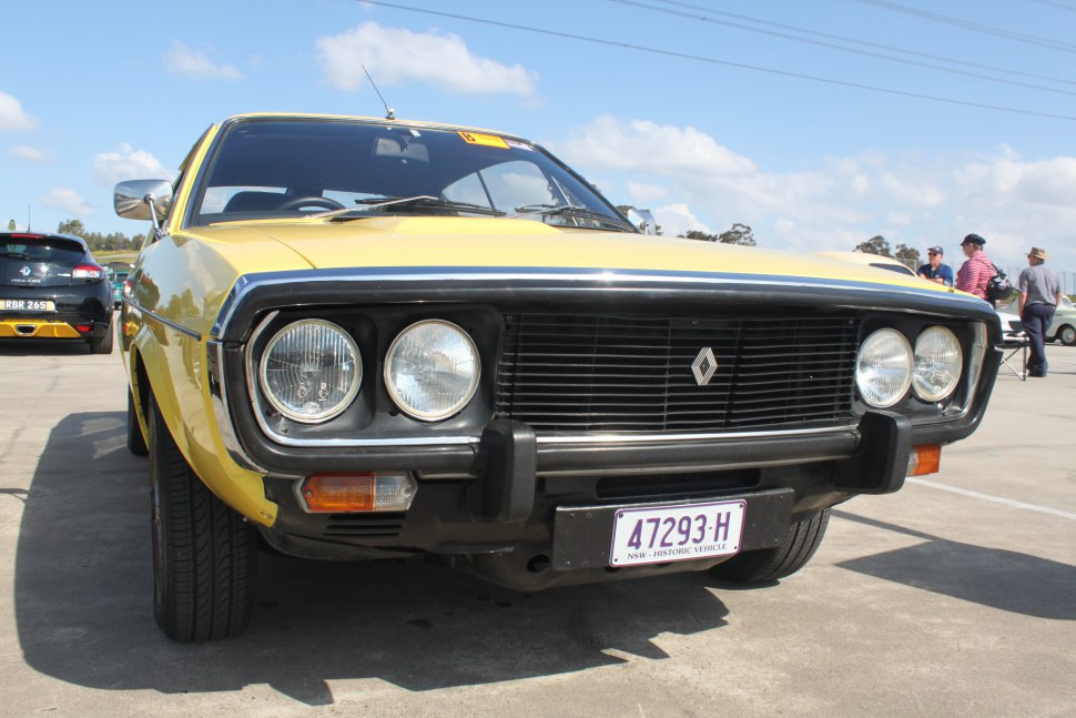 Yellow Renault 17 front with quad round headlights and grille