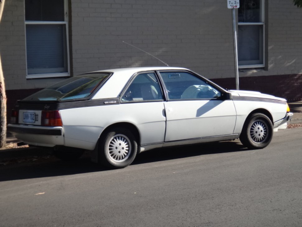 1980s Renault Fuego 136 coupé side profile with striped detailing