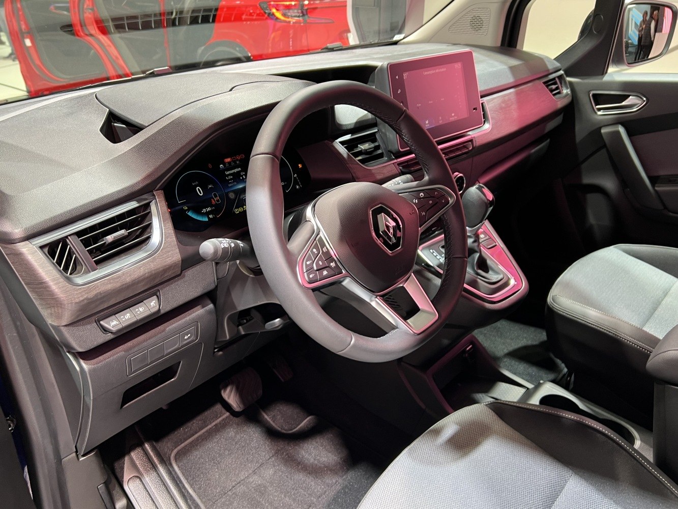 Digital instrument cluster and touchscreen dashboard with multifunction steering wheel