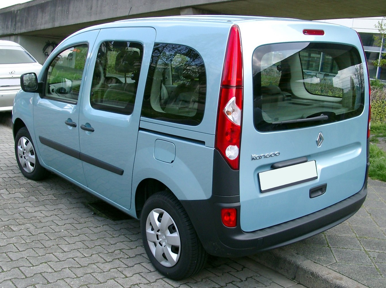 Rear side view with vertical taillights and sliding door