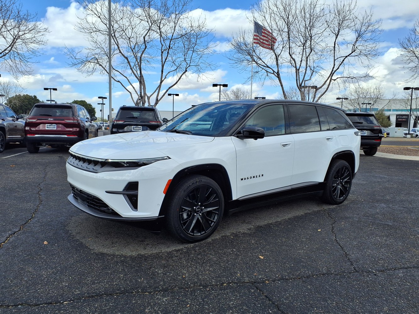 White SUV with black roof and sporty black rims