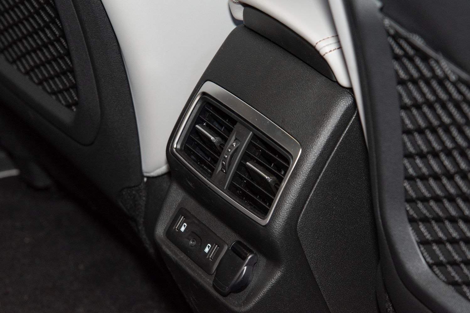 Rear seat air vent with adjustable grille and dual USB ports