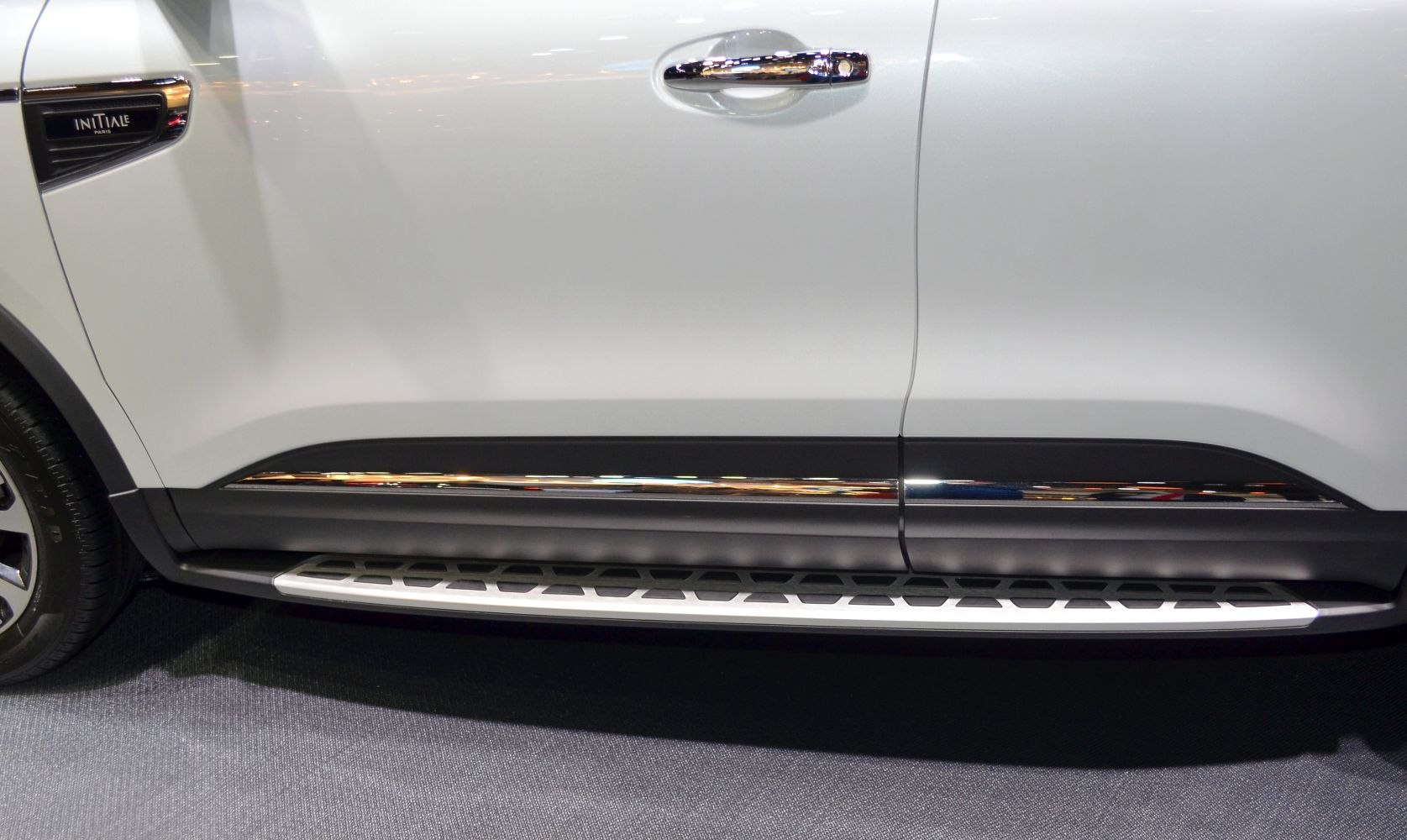 Side door with chrome handle and running board step plate details
