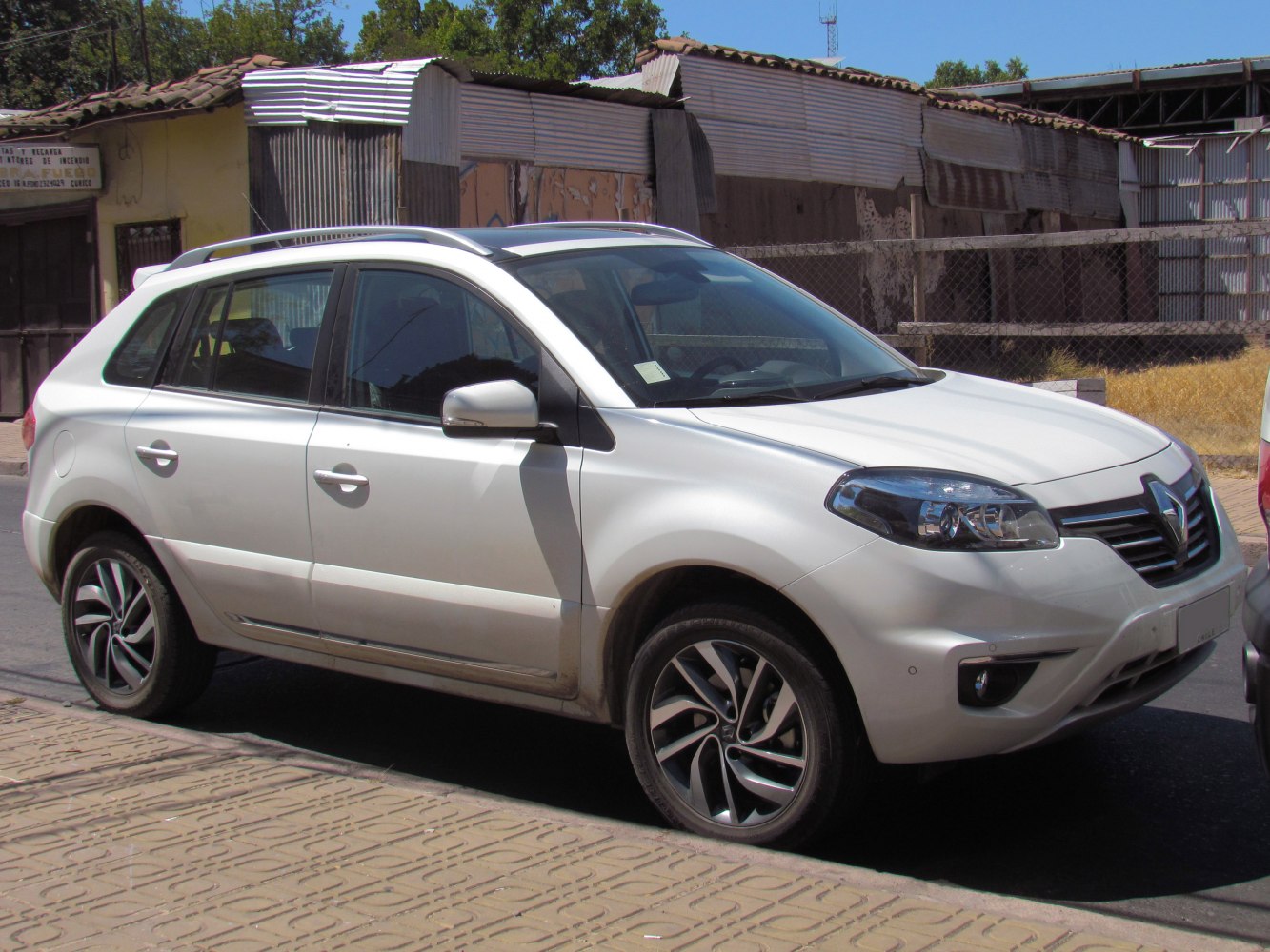 White mid-size SUV front-side view with alloy wheels