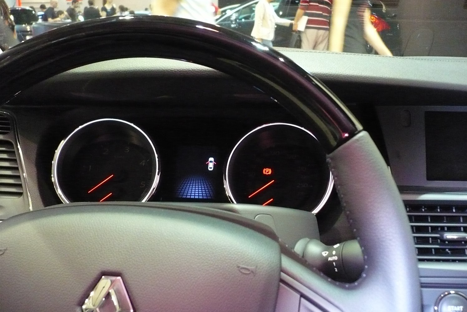 Steering wheel and instrument cluster with control stalk view