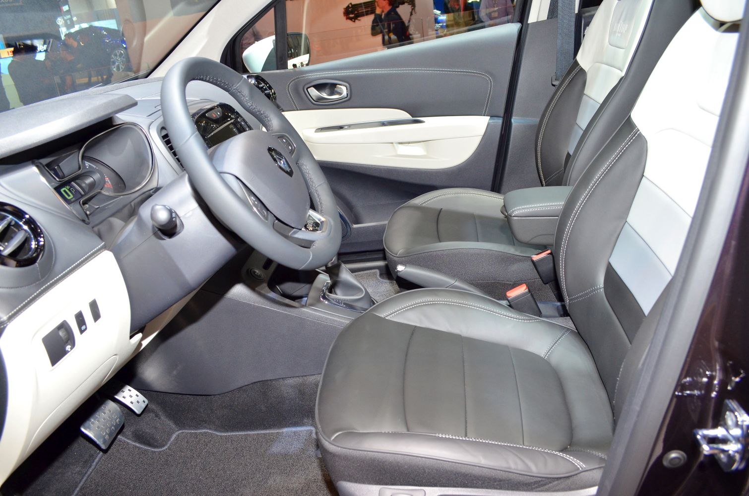 Leather front seats and steering wheel interior setup