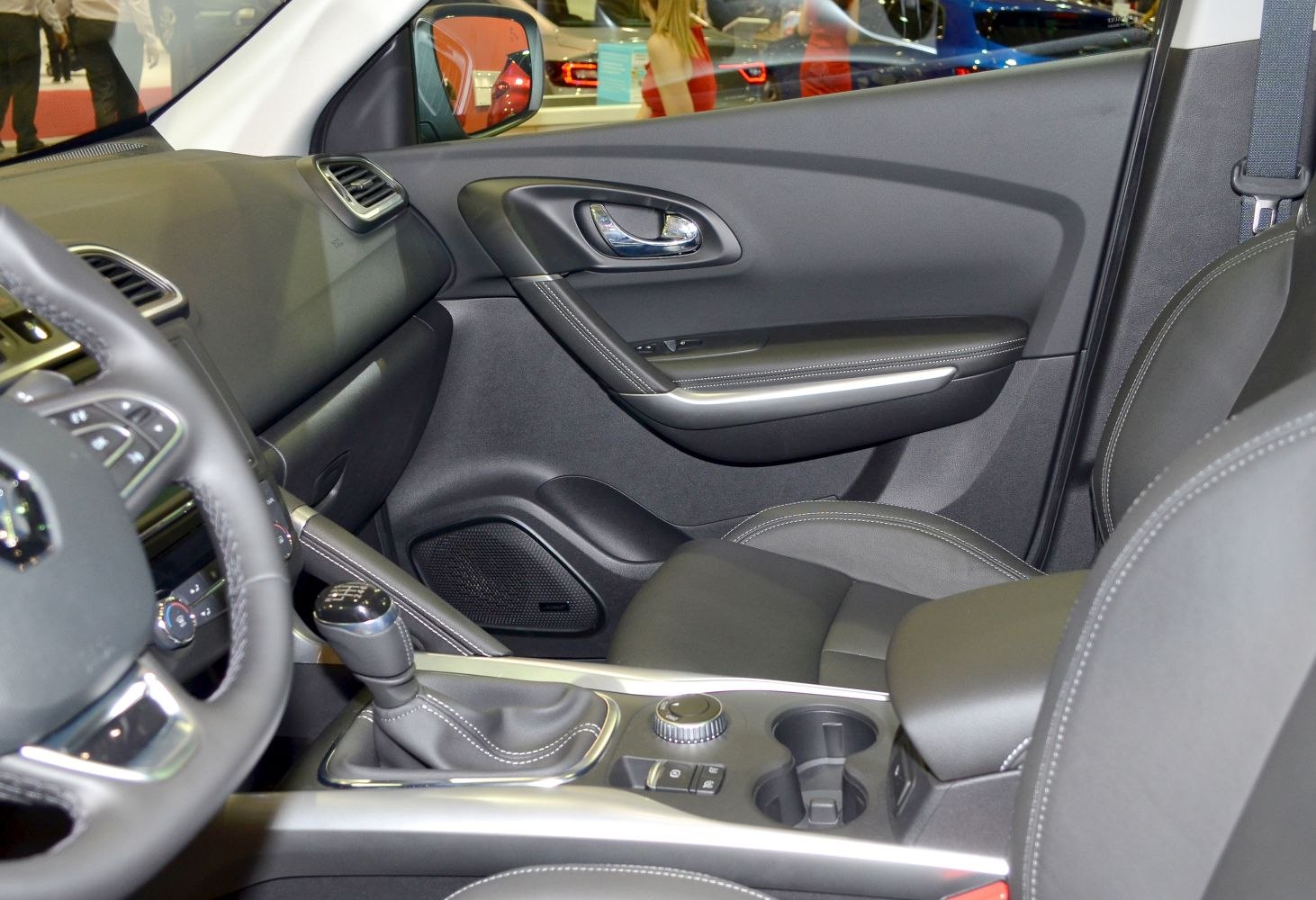 Manual gear shift, door panel, center console interior features