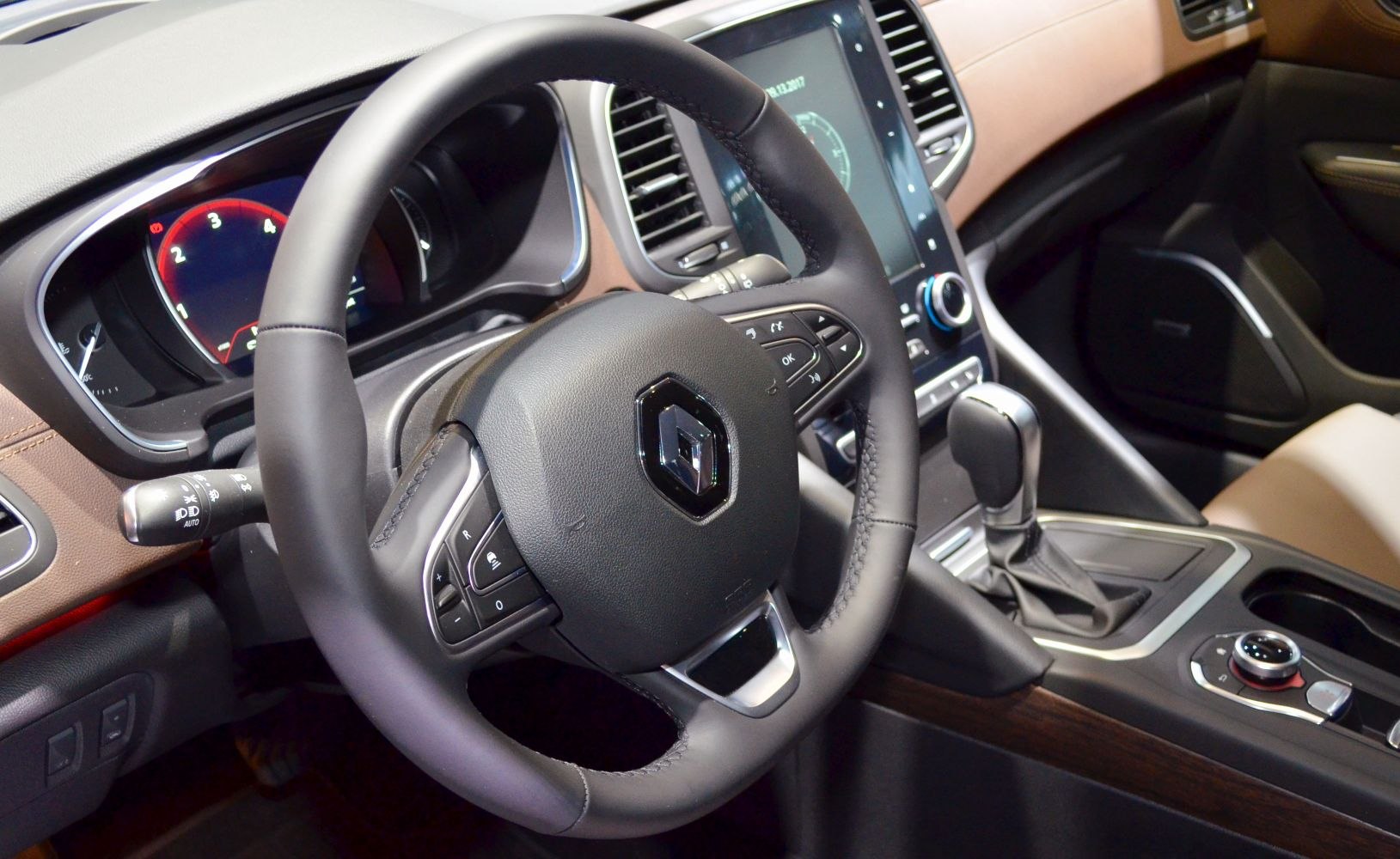 Steering wheel and digital dashboard with gear shift and infotainment system