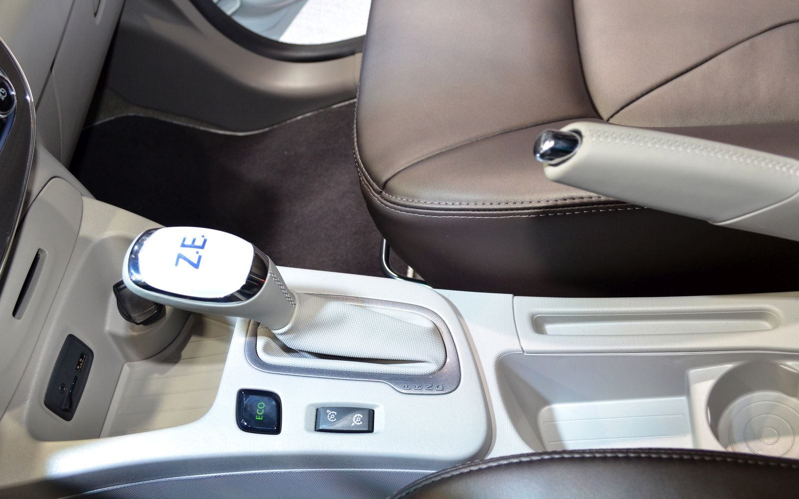 Electric gear shift marked Z.E. and Eco mode button on console