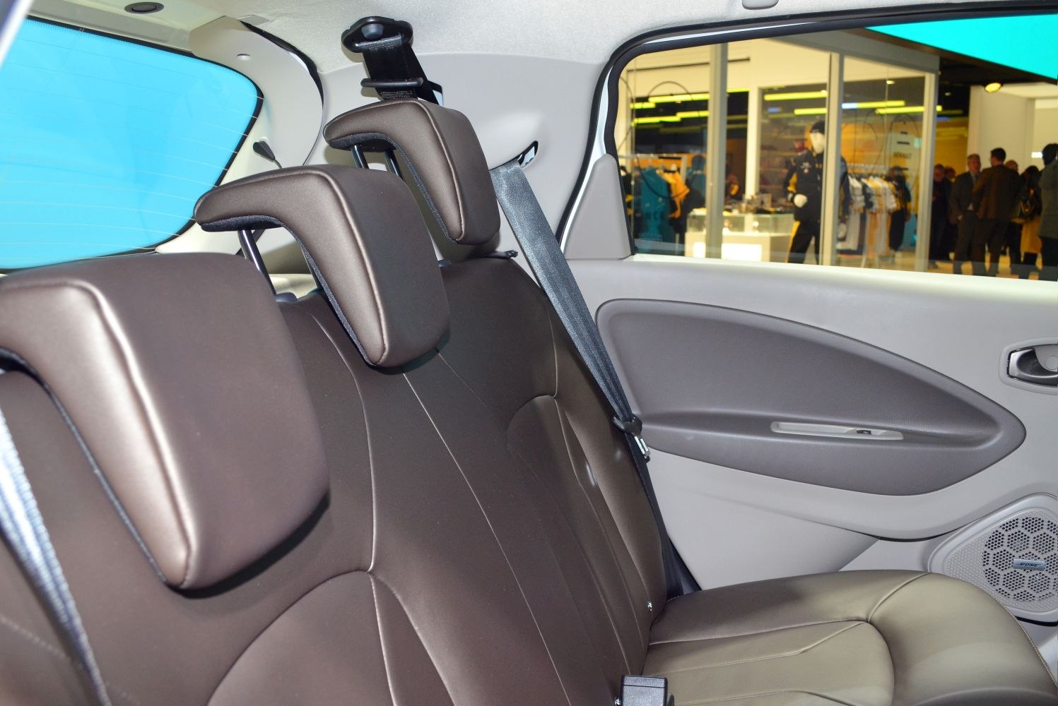 Rear car seats with adjustable headrests and seatbelt