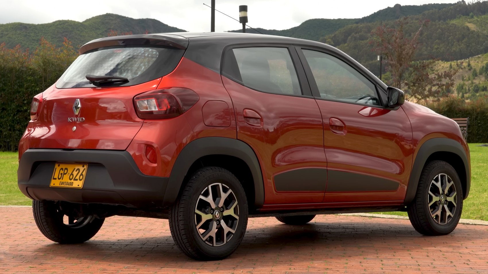 Rear side view with black roof and alloy wheels