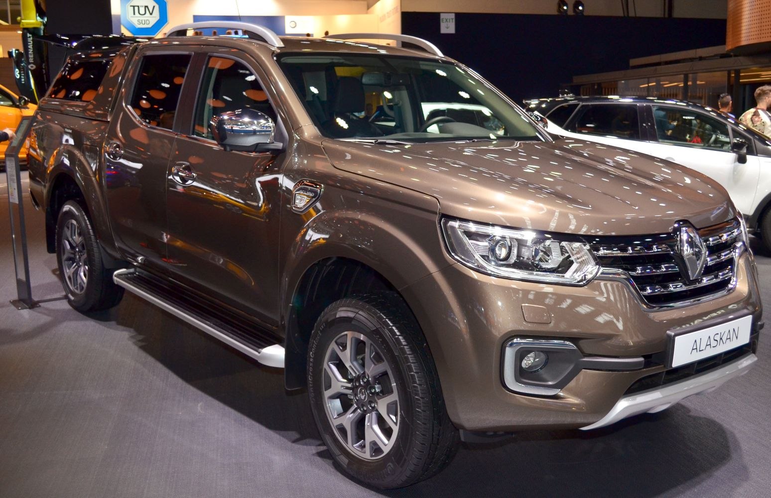 Modern dual cab pickup with chrome grille and roof rails