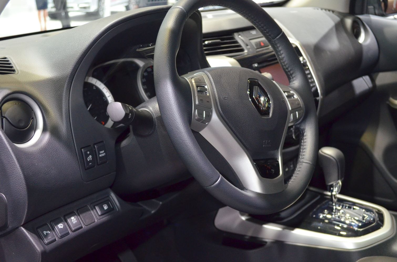 Steering wheel and automatic gear shift with dashboard controls